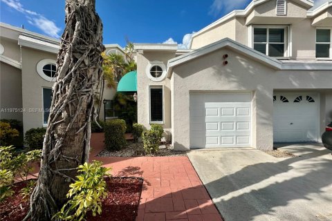 Condo in Pembroke Pines, Florida, 3 bedrooms  № 2041138