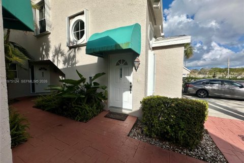 Condo in Pembroke Pines, Florida, 3 bedrooms  № 2041138 - photo 29