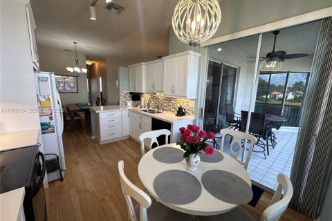 Condo in Pembroke Pines, Florida, 3 bedrooms  № 2041138 - photo 15