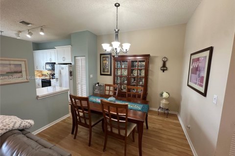 Condo in Pembroke Pines, Florida, 3 bedrooms  № 2041138 - photo 4