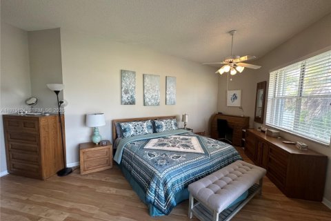 Condo in Pembroke Pines, Florida, 3 bedrooms  № 2041138 - photo 12