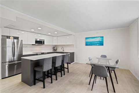 Condo in Aventura, Florida, 3 bedrooms  № 2010771 - photo 4