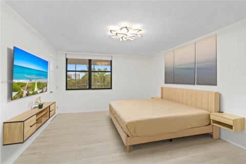 Condo in Aventura, Florida, 3 bedrooms  № 2010771 - photo 15