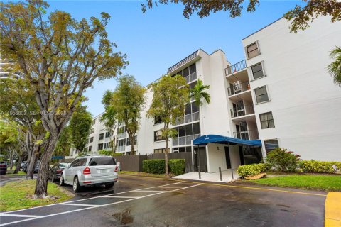 Condo in Aventura, Florida, 3 bedrooms  № 2010771 - photo 30