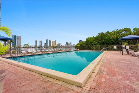 Condo in Aventura, Florida, 3 bedrooms  № 2010771 - photo 26