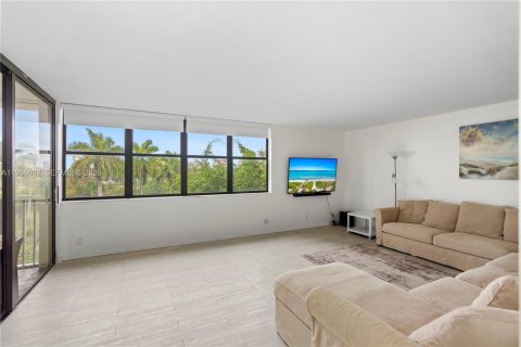 Condo in Aventura, Florida, 3 bedrooms  № 2010771 - photo 9