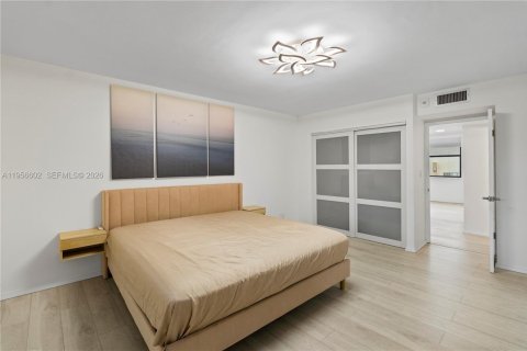 Condo in Aventura, Florida, 3 bedrooms  № 2010771 - photo 16