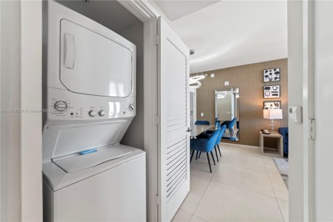 Снять в аренду кондоминиум в Холливуд, Флорида 2 спальни, 104.61м2, № 1958873 - фото 11