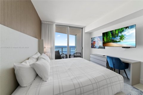 Снять в аренду кондоминиум в Холливуд, Флорида 2 спальни, 104.61м2, № 1958873 - фото 13