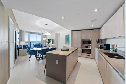 Снять в аренду кондоминиум в Холливуд, Флорида 2 спальни, 104.61м2, № 1958873 - фото 8