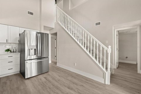 Villa ou maison à louer à Deltona, Floride: 4 chambres, 191.56 m2 № 2424357 - photo 8