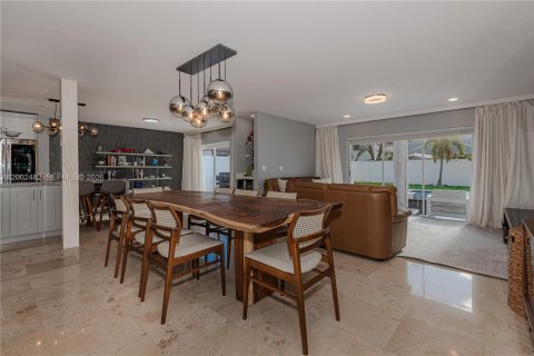 House in Coconut Creek, Florida 4 bedrooms, 204.01 sq.m. № 2066328 - photo 12