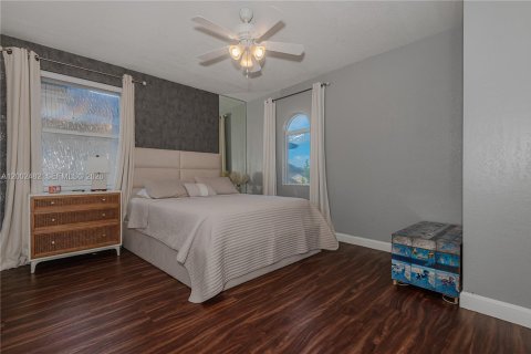 House in Coconut Creek, Florida 4 bedrooms, 204.01 sq.m. № 2066328 - photo 18