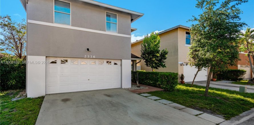 House in Coconut Creek, Florida 4 bedrooms, 204.01 sq.m. № 2066328