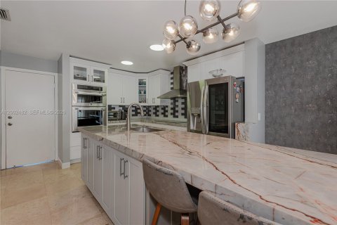 House in Coconut Creek, Florida 4 bedrooms, 204.01 sq.m. № 2066328 - photo 6