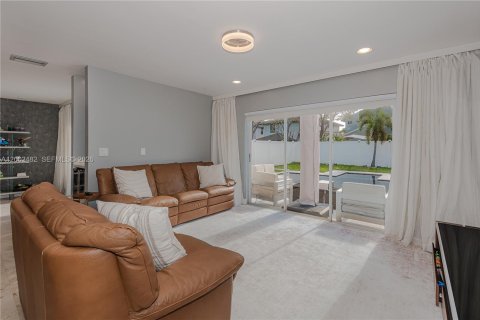 House in Coconut Creek, Florida 4 bedrooms, 204.01 sq.m. № 2066328 - photo 15