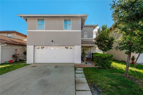 House in Coconut Creek, Florida 4 bedrooms, 204.01 sq.m. № 2066328 - photo 2