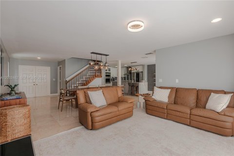 House in Coconut Creek, Florida 4 bedrooms, 204.01 sq.m. № 2066328 - photo 10