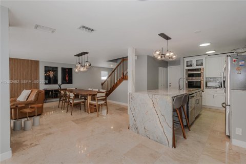 House in Coconut Creek, Florida 4 bedrooms, 204.01 sq.m. № 2066328 - photo 5