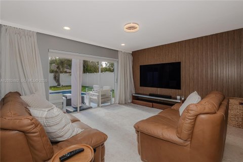 House in Coconut Creek, Florida 4 bedrooms, 204.01 sq.m. № 2066328 - photo 14