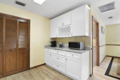 House in Ocala, Florida 3 bedrooms, 246.28 sq.m. № 2229491 - photo 9