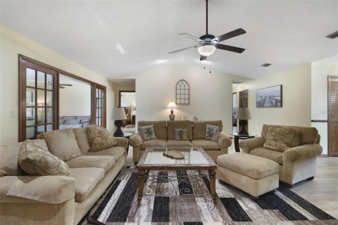 House in Ocala, Florida 3 bedrooms, 246.28 sq.m. № 2229491 - photo 6