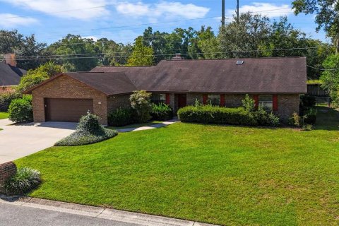 House in Ocala, Florida 3 bedrooms, 246.28 sq.m. № 2229491