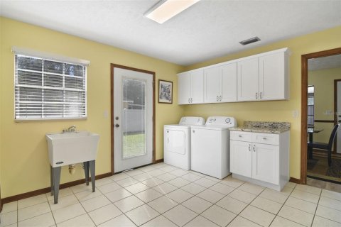 House in Ocala, Florida 3 bedrooms, 246.28 sq.m. № 2229491 - photo 21