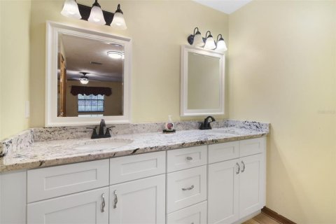House in Ocala, Florida 3 bedrooms, 246.28 sq.m. № 2229491 - photo 16