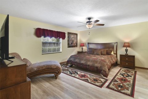 House in Ocala, Florida 3 bedrooms, 246.28 sq.m. № 2229491 - photo 13