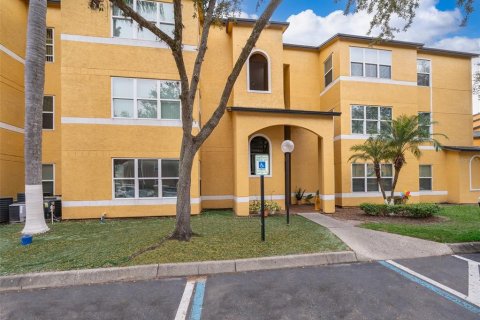 Condo in Orlando, Florida, 2 bedrooms  № 1511235 - photo 1