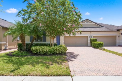 House in Land O' Lakes, Florida 3 bedrooms, 181.16 sq.m. № 2313011