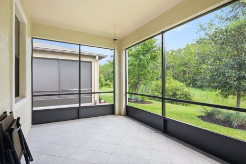 Villa ou maison à vendre à Land O' Lakes, Floride: 3 chambres, 181.16 m2 № 2313011 - photo 4