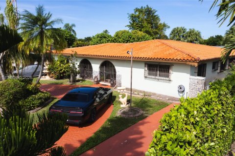 Купить виллу или дом в Майами, Флорида 5 спален, 235.88м2, № 2086135 - фото 2