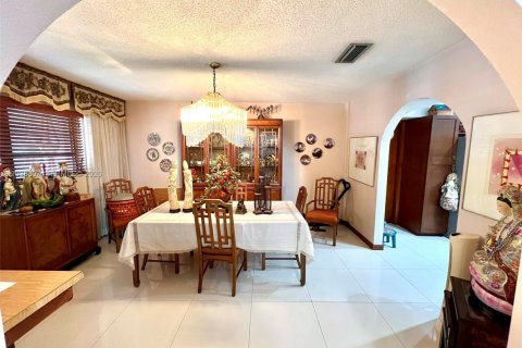 Купить виллу или дом в Майами, Флорида 5 спален, 235.88м2, № 2086135 - фото 10