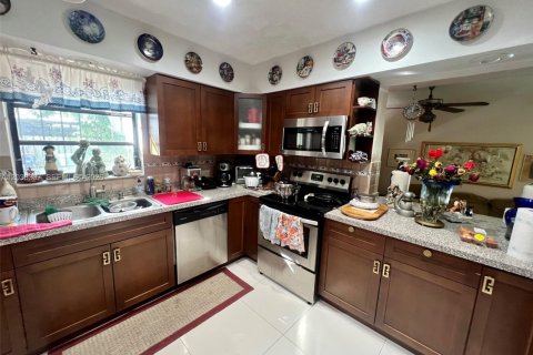 Купить виллу или дом в Майами, Флорида 5 спален, 235.88м2, № 2086135 - фото 13