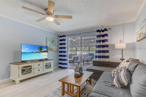 Apartamento en alquiler en New Port Richey, Florida, 2 dormitorios, 88.44 m2 № 1919099 - foto 1