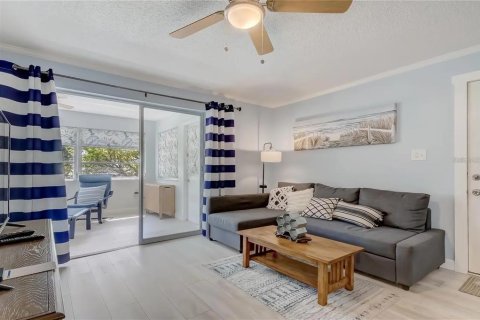 Apartamento en alquiler en New Port Richey, Florida, 2 dormitorios, 88.44 m2 № 1919099 - foto 2