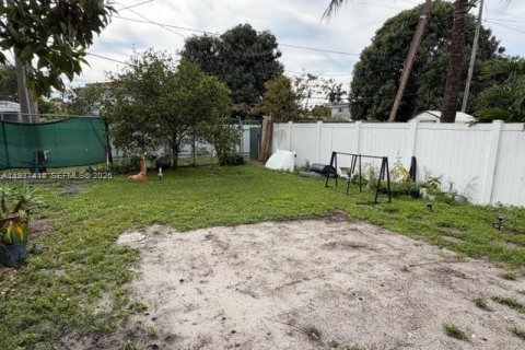 Casa en venta en Hialeah, Florida, 4 dormitorios, 139.54 m2 № 1995248 - foto 10