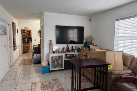 Casa en venta en Hialeah, Florida, 4 dormitorios, 139.54 m2 № 1995248 - foto 3