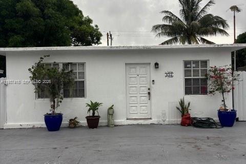 Casa en venta en Hialeah, Florida, 4 dormitorios, 139.54 m2 № 1995248 - foto 12