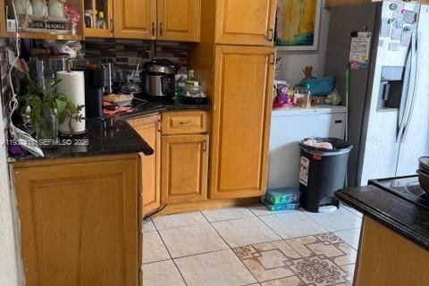Casa en venta en Hialeah, Florida, 4 dormitorios, 139.54 m2 № 1995248 - foto 6