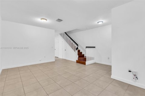 Touwnhouse à vendre à Hialeah, Floride: 3 chambres, 143.53 m2 № 1990393 - photo 6