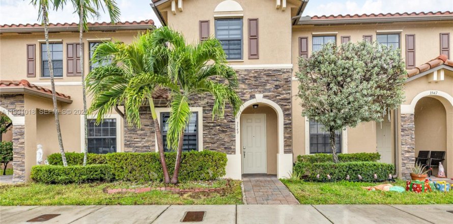 Touwnhouse à Hialeah, Floride 3 chambres, 143.53 m2 № 1990393