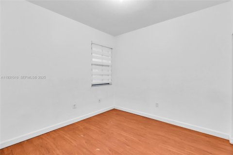 Touwnhouse à vendre à Hialeah, Floride: 3 chambres, 143.53 m2 № 1990393 - photo 23