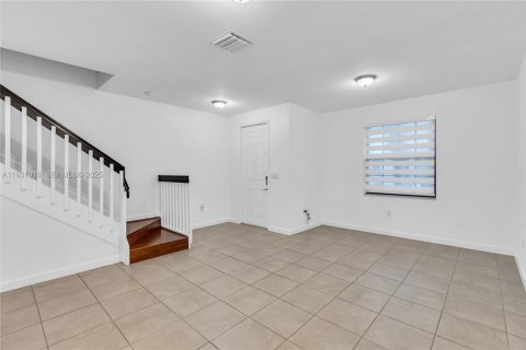 Touwnhouse à vendre à Hialeah, Floride: 3 chambres, 143.53 m2 № 1990393 - photo 7