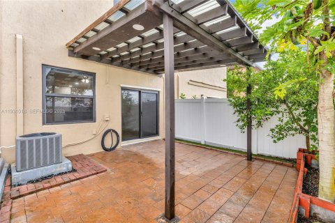 Touwnhouse à vendre à Hialeah, Floride: 3 chambres, 143.53 m2 № 1990393 - photo 27