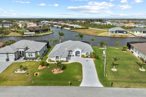 Casa en venta en Port Charlotte, Florida, 3 dormitorios, 207.92 m2 № 1777847 - foto 1