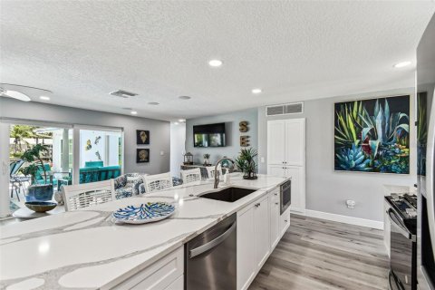 House in Seminole, Florida 3 bedrooms, 207.73 sq.m. № 1828093 - photo 9