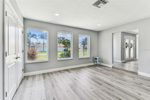 House in Seminole, Florida 3 bedrooms, 207.73 sq.m. № 1828093 - photo 17